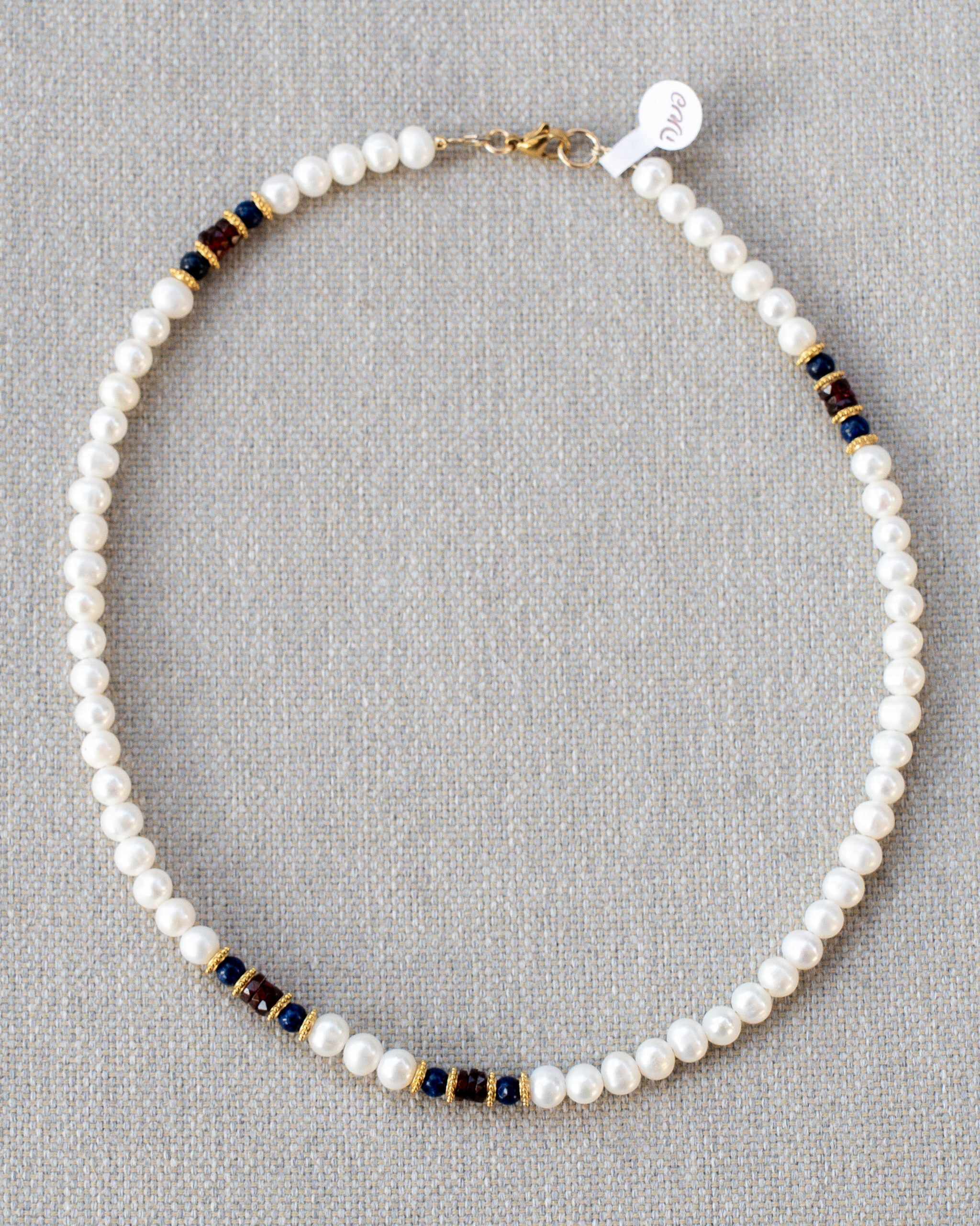 שרשרת פנינים, אבני לאפיס לאזולי וגרנט