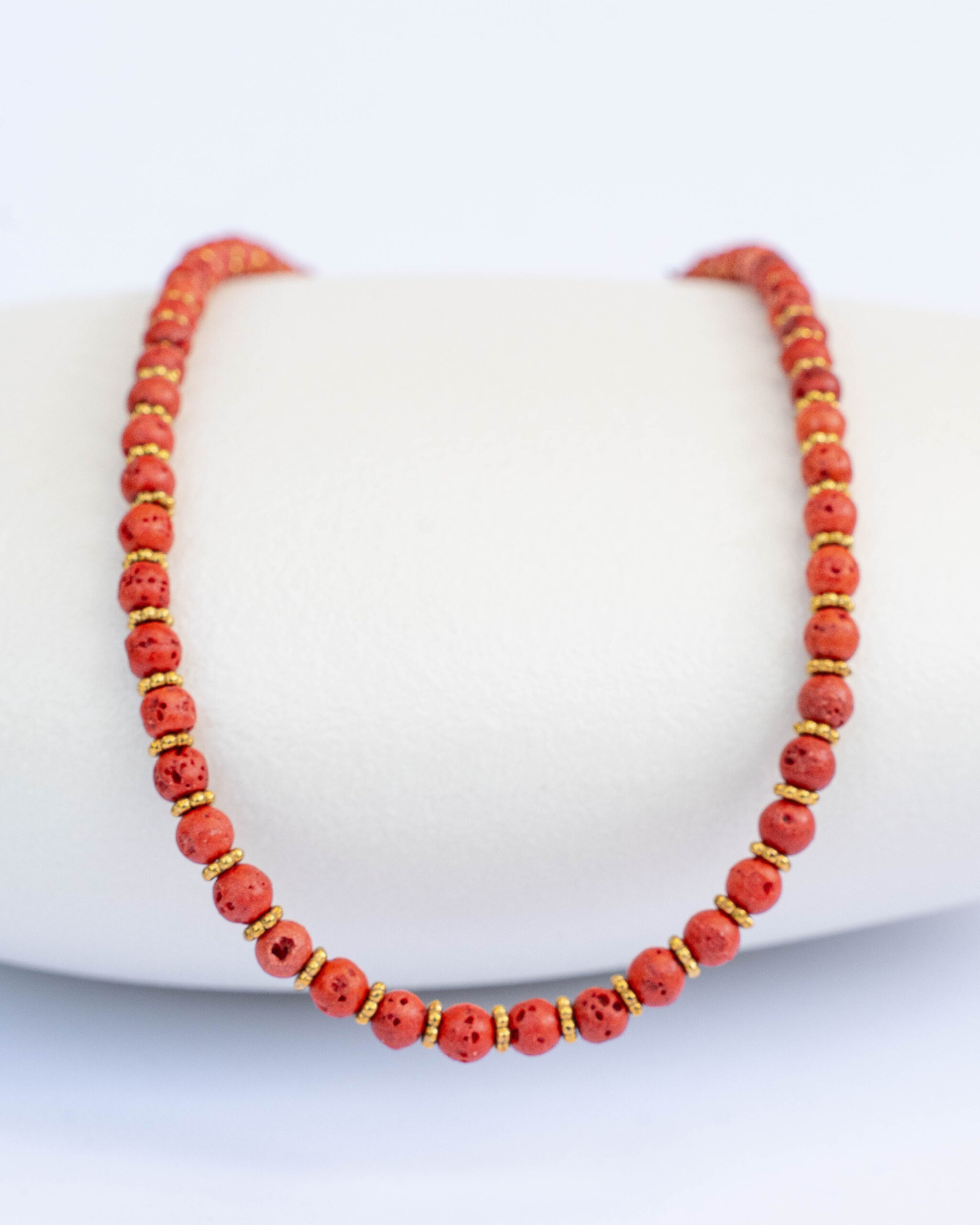 שרשרת אבן לבה כתומה/אדומה