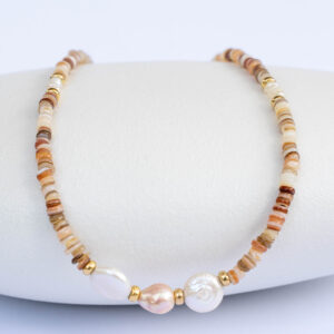 Natural seashell and sweet pearl bead necklace