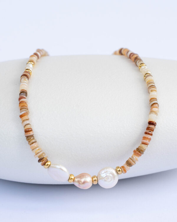 Natural seashell and sweet pearl bead necklace