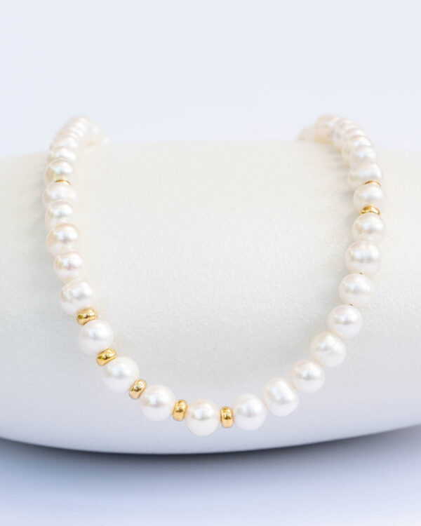 Freshwater pearl necklace