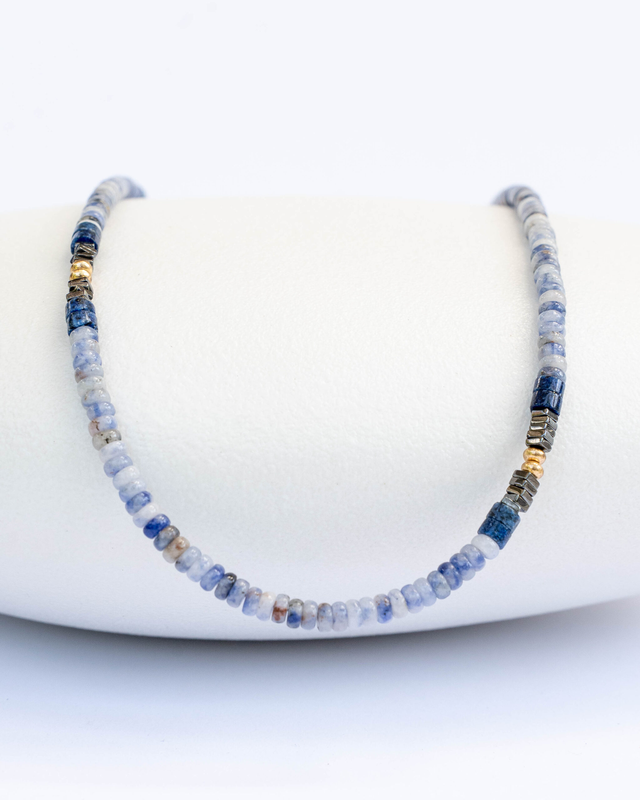 שרשרת אבני סודלייט, לאפיס לאזולי והמטייט – תמונה 3