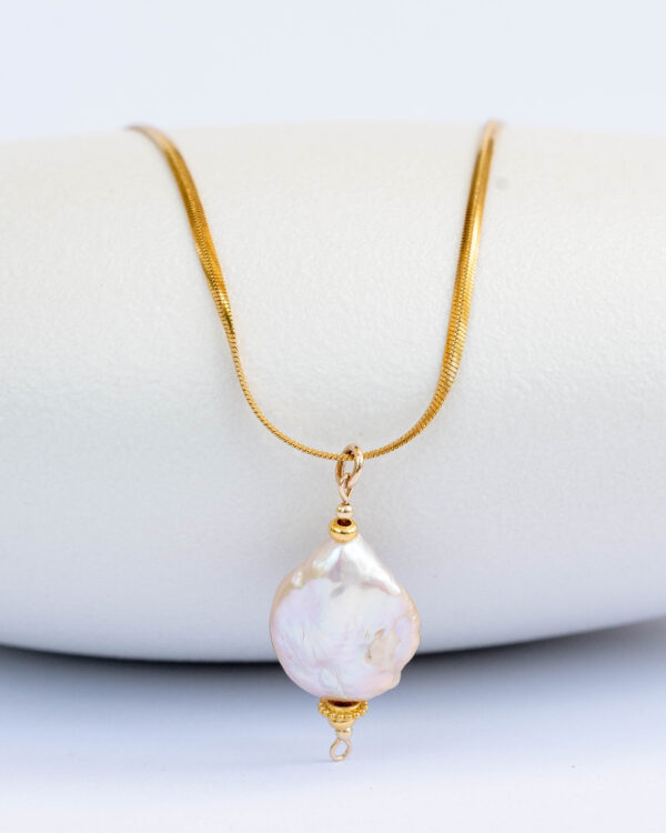 Long stainless steel gold necklace with a unique baroque pearl