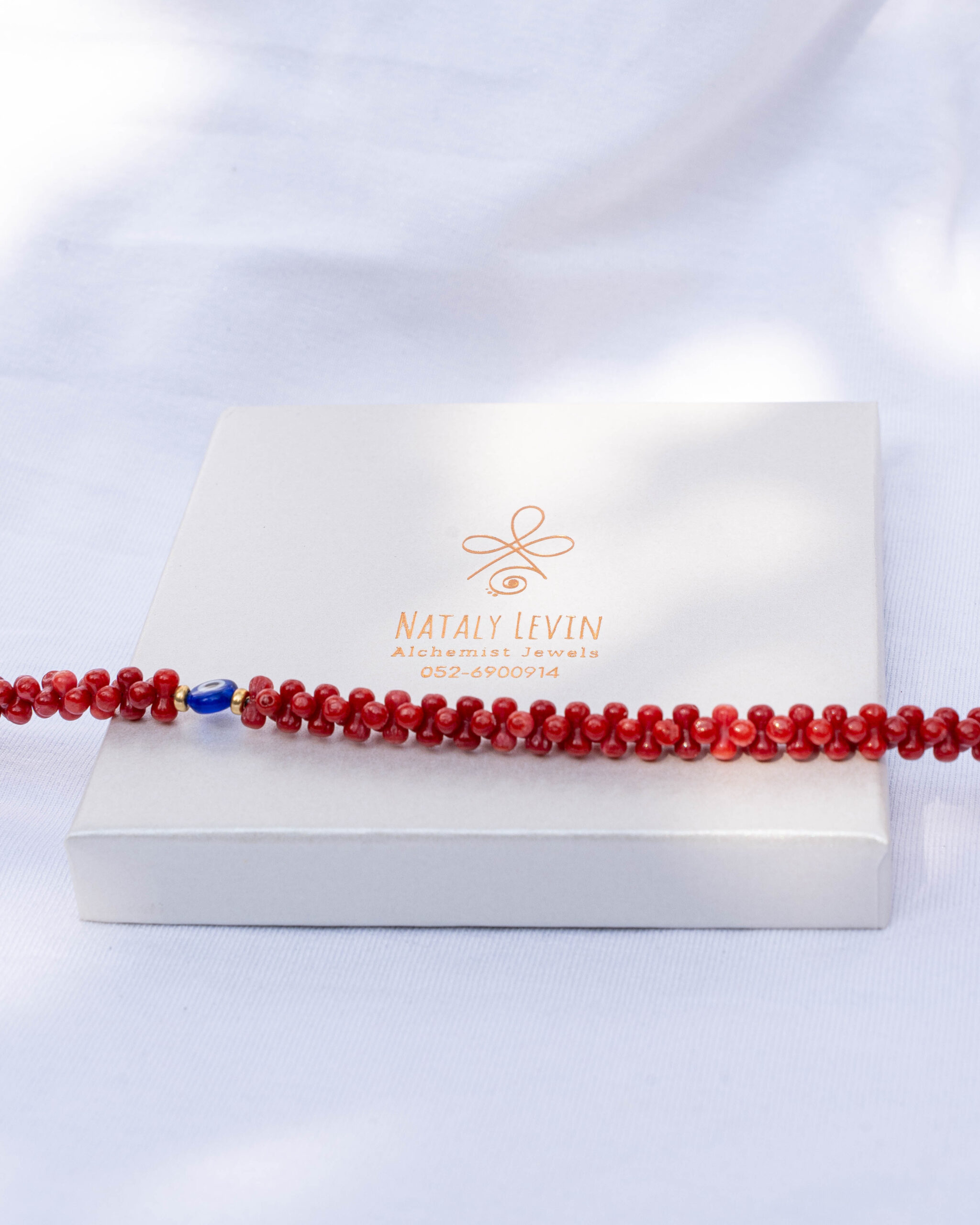 שרשרת קורל אדום עם עין טובה – תמונה 3