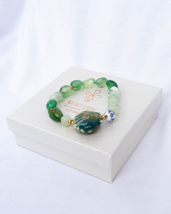 Green aventurine, green jade and ceramic shell bracelet